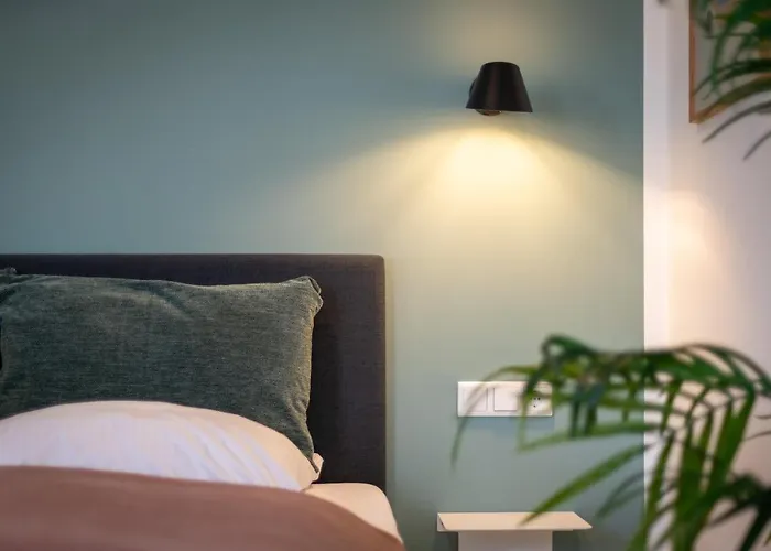 Bright Angoulemeplatz 4*