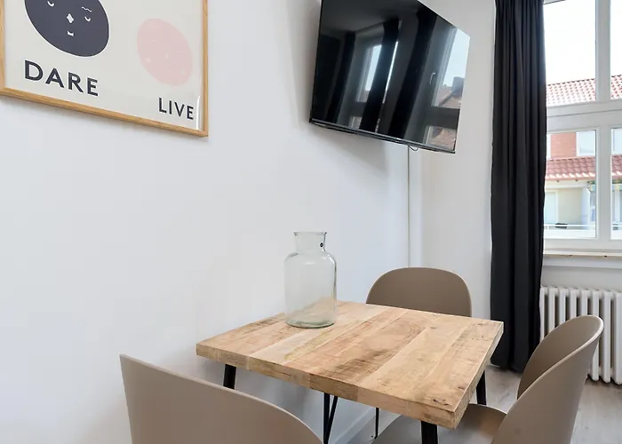 Bright Angoulemeplatz 4*